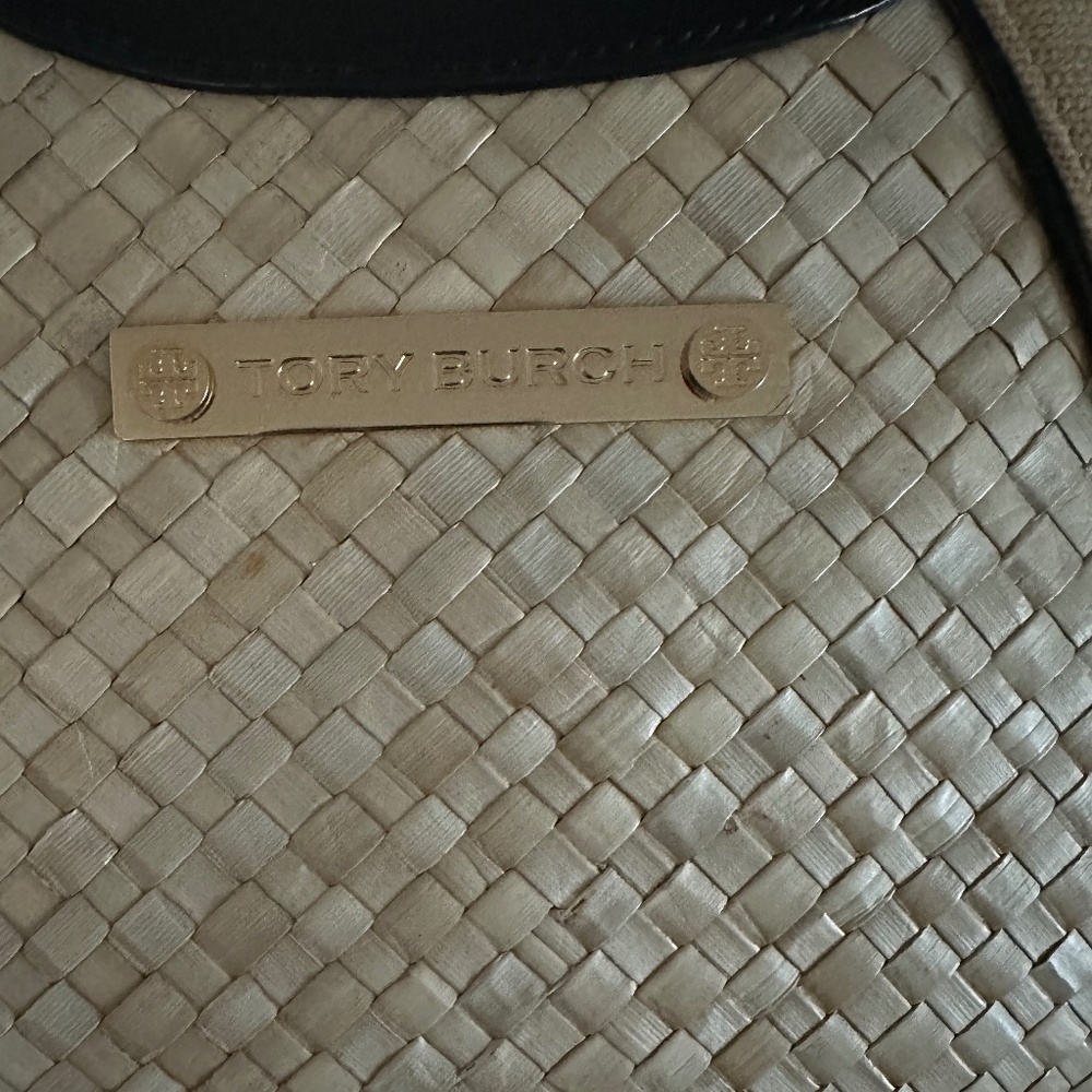 TORY BURCH Vintage Patent, Canvas and Raffia Shoulder Bag - Picture 3 of 12